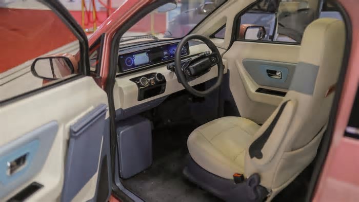 Montadora indiana prepara lançamento de carro solar que “se abastece sozinho” e custa menos de R$ 50 mil