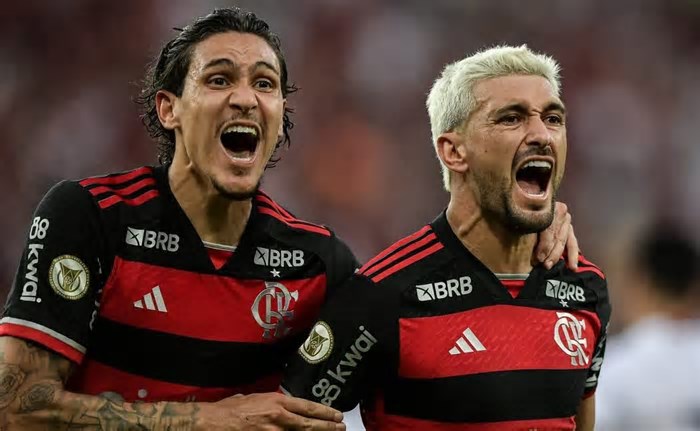Inteligência Artificial prevê Flamengo x Espérance citando Pedro e Arrascaeta e vitória do time de Filipe Luís