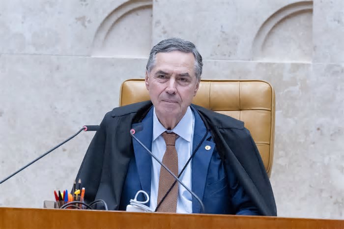 Barroso nega que STF esteja legislando sobre redes sociais e defende regulação de IA