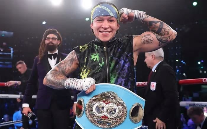 Beatriz Ferreira vence argentina, mantém título mundial e desafia outra campeã