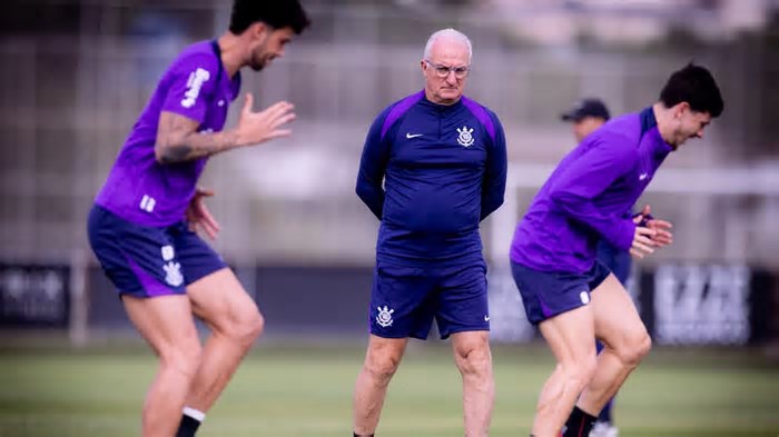 Dorival Júnior muda estratégia e ganha reforços caseiros no Corinthians