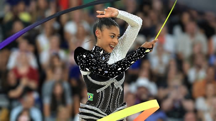 Bárbara Domingos confirma favoritismo e vence individual geral no Brasileiro de Ginástica Rítmica 2025