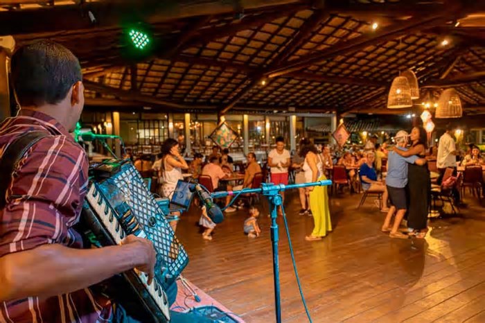 Forró do Eco Bahia Hotel esquenta as noites de São João em Porto Seguro