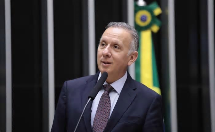 Governo entrega a relator documento que pede responsabilização em uso indevido de Inteligência Artificial