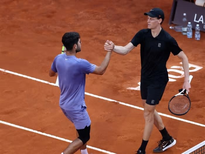 Sinner e Alcaraz duelam na final de Roland Garros 2025 neste domingo; saiba onde assistir