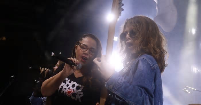 Escola de rock escala alunos para shows de abertura em grandes eventos pelo Brasil