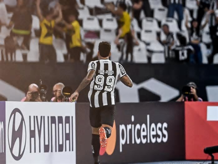 A declaração de Igor Jesus sobre retornar ao Botafogo no futuro