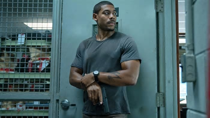 Seu sucesso de ação foi assistido 129 milhões de vezes na Netflix, então metade de Hollywood brigou pela sequência – que agora chegará aos cinemas