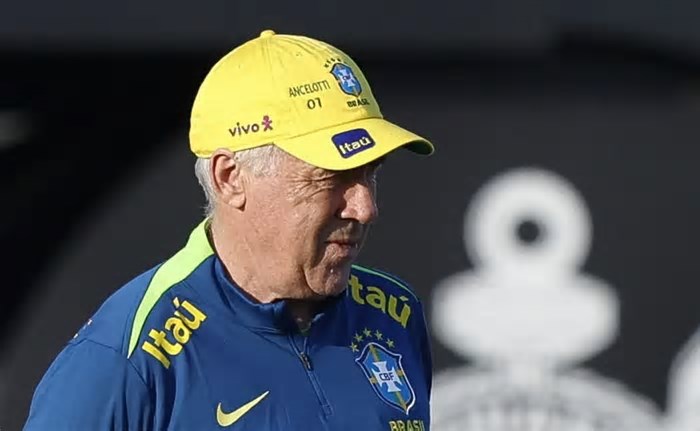 Carlo Ancelotti esboça os 11 titulares de Equador x Brasil com surpresas na escalação