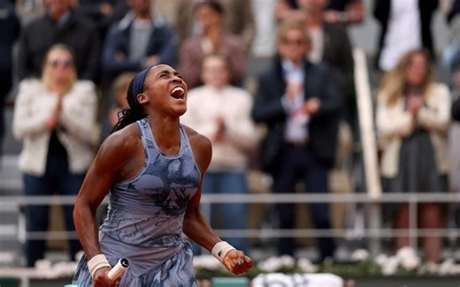 Gauff celebra com os boleiros o título de Roland Garros; vídeo