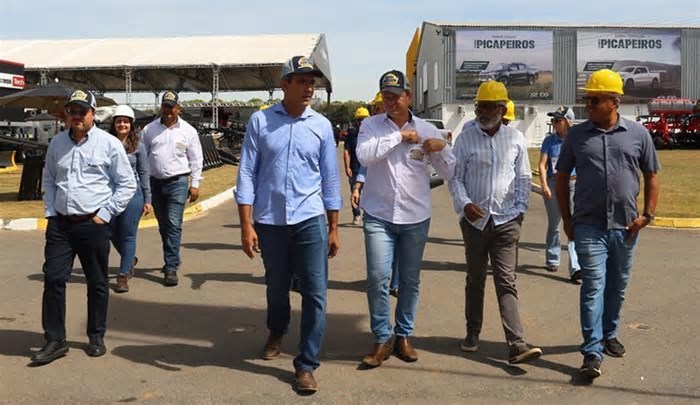 Barreiras (BA): a convite do presidente da Bahia Farm Show prefeito Otoniel Teixeira visita ao complexo e conhece as inovações da feira para 2025