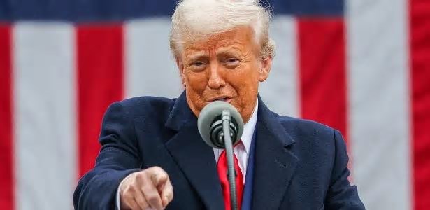 'EUA sob Trump caminham para o autoritarismo', dizem cientistas políticos