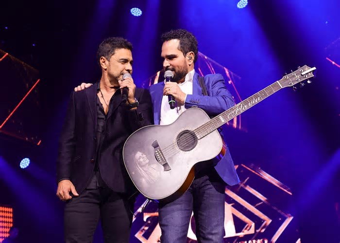 Zezé Di Camargo e Luciano celebram o amor no tradicional show de Dia dos Namorados