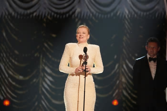 Tony Awards: Sarah Snook, de 'Succession', leva prêmio de melhor atriz por peça em que faz 26 papéis; veja destaques