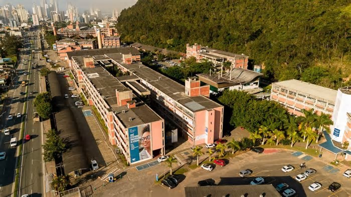 Universidade Gratuita: 44% dos alunos beneficiados não têm direito a bolsas, aponta TCE-SC