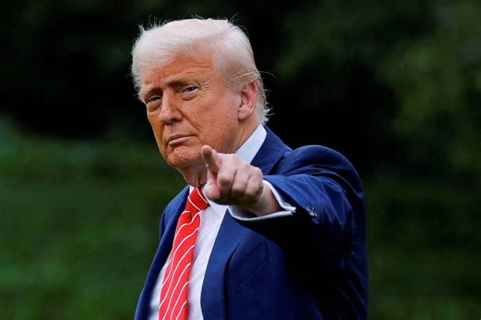 Trump proíbe entrada de estrangeiros de 12 países nos Estados Unidos; veja lista