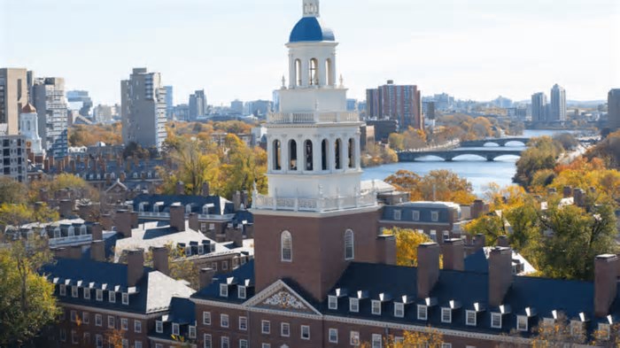 Veto de Trump a alunos estrangeiros é retaliação, diz Harvard