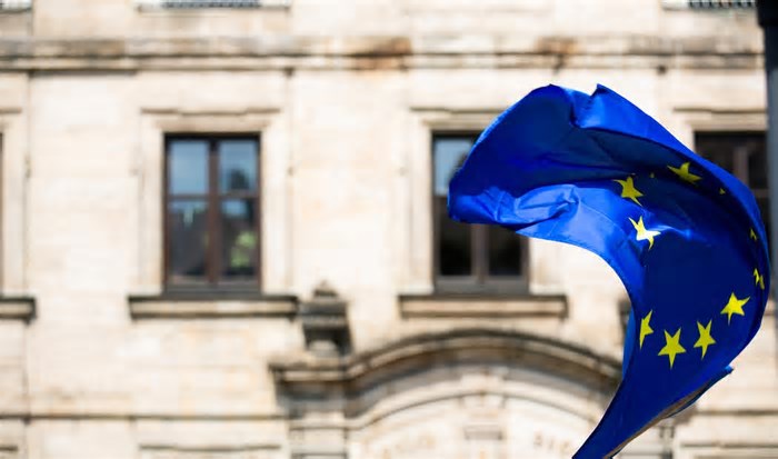 FT: UE enfrenta ameaça tripla com Otan, comércio exterior e a relação entre Trump e Ucrânia