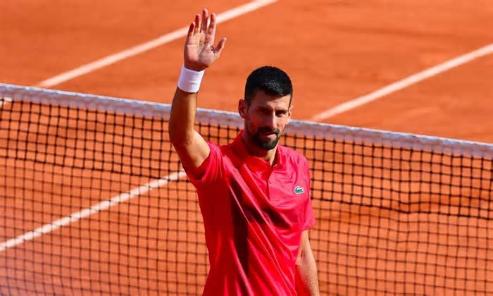 Djokovic fatura 100ª vitória em Roland Garros e encara Zverev nas quartas de final