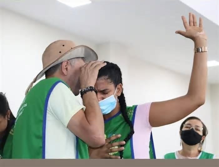 Censo 2022: brasileiros contam como e por que trocaram igrejas católicas pelos templos evangélicos
