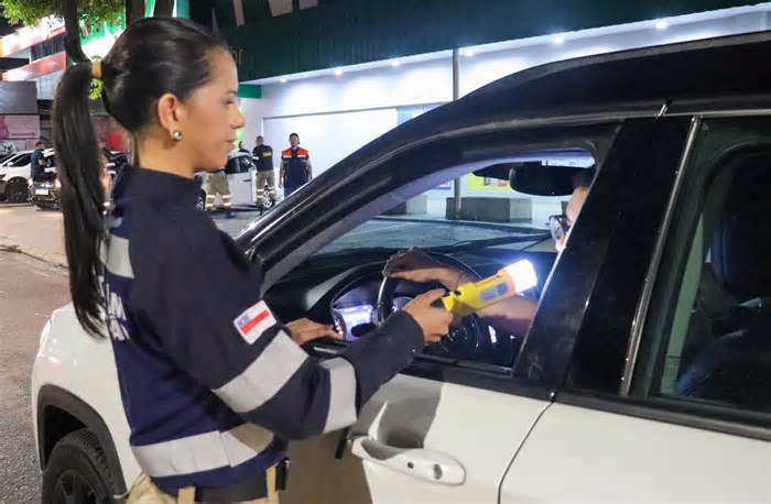 Detran-AM faz 39 flagrantes de alcoolemia e prende 2 motoristas em operação em Manaus