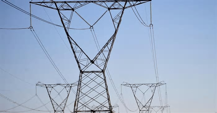 Tarifa de energia sobe 45% acima da inflação em 15 anos; no mercado livre, preço ficou 64% abaixo