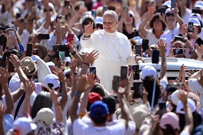 Análise: Leão XIV completa um mês de pontificado tentando se equilibrar no centro