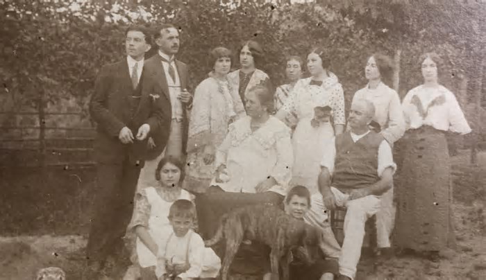 Irmãs pesquisam a história da família Varnieri e devem transformar material em livro