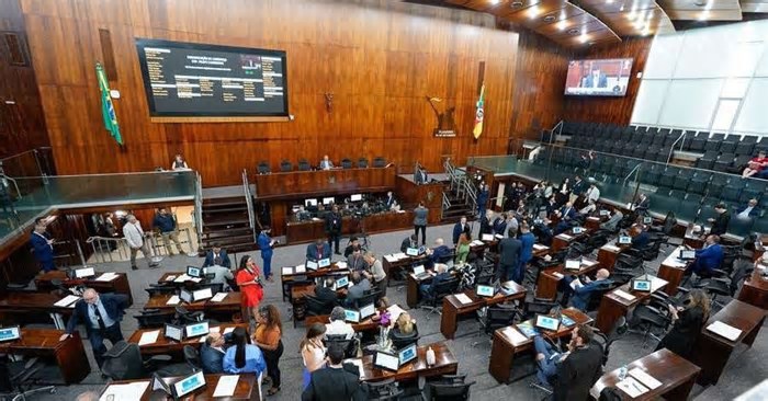 Assembleia vota hoje reajuste de 8% no salário mínimo regional do RS