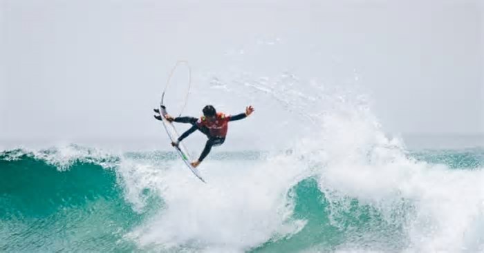 Italo Ferreira e Filipe Toledo se despedem nas oitavas da WSL em Trestles; Yago Dora avança