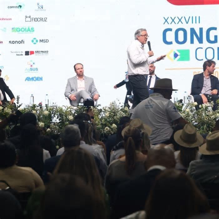 Em BH, ministro da saúde destaca vacinação contra síndromes respiratórias