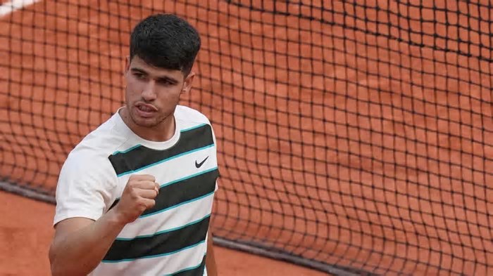 Roland Garros: Alcaraz e Swiatek seguem firmes na defesa do título