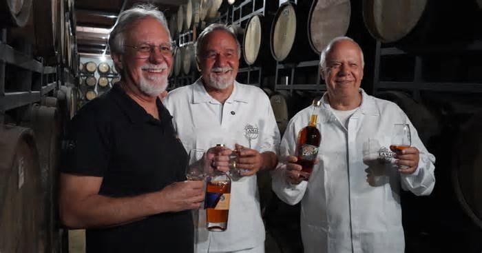 Whisky mineiro supera barreiras e é servido até em eventos da família real britânica