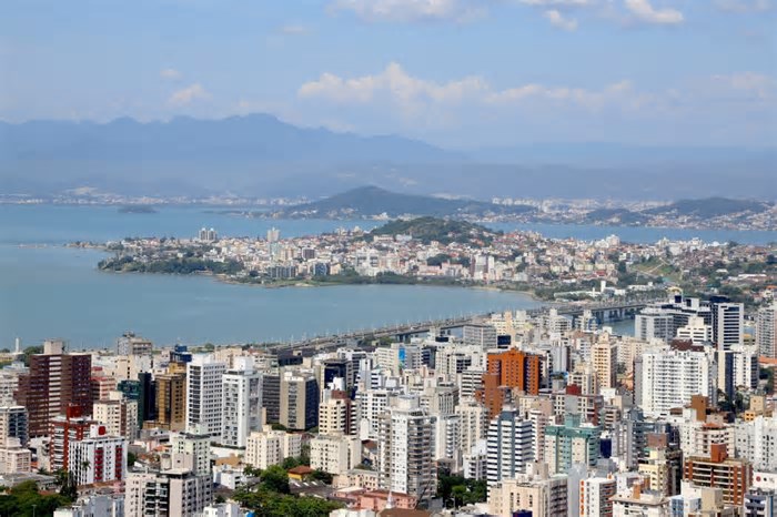 Preço dos imóveis sobe até 20% em Florianópolis; mapa mostra o valor em cada bairro