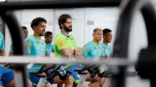 Alisson elogia Carlo Ancelotti na Seleção Brasileira: ‘Se expressa de um jeito simples’
