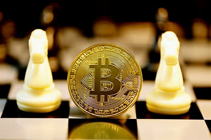 Bitcoin se estabiliza nos US$ 109 mil e fica perto das máximas com cenário macro mais favorável