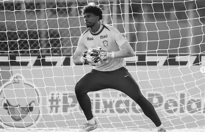 Hugo Souza evita o verde da seleção em post e emociona torcida do Corinthians