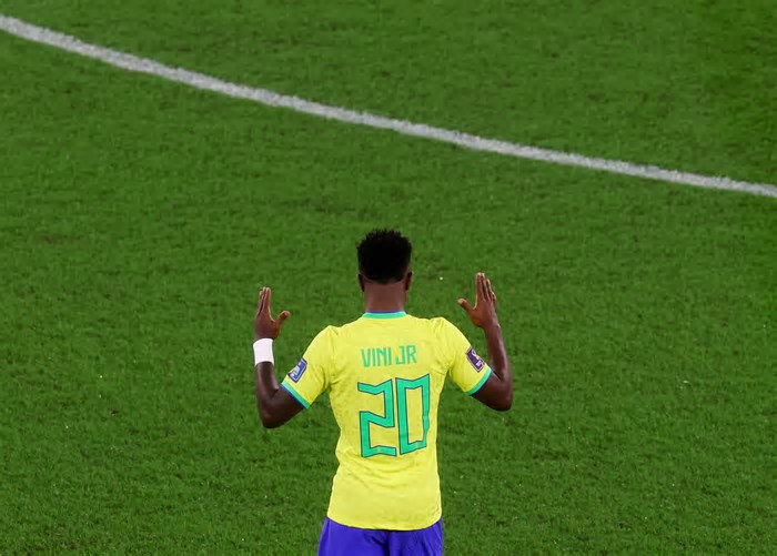 Racismo em estádios do DF será punido com paralisação de jogos; entenda