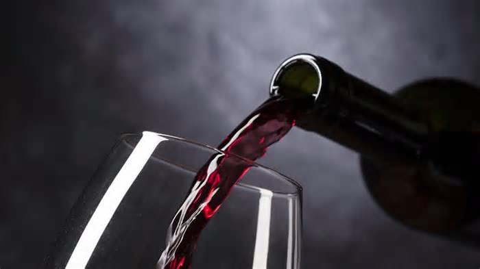 Beber vinho ajuda o coração? Ciência revela o que é verdade