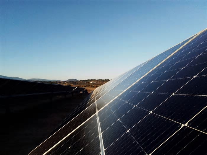 Energia solar alcança peso recorde no consumo de eletricidade em Portugal