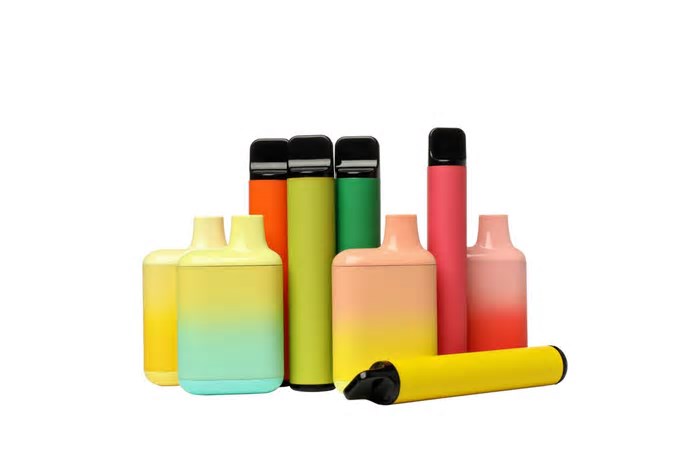Reino Unido proíbe venda de vapes descartáveis, com alerta para saúde de crianças e impacto ambiental; entenda
