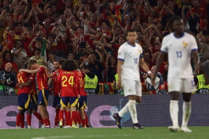 Espanha bate França em jogo de nove gols e avança à final da Liga das Nações