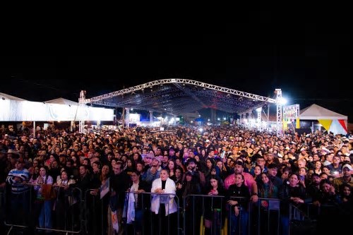 Abertura do Rodeio e Zezé di Camargo atraem público recorde em Joviânia