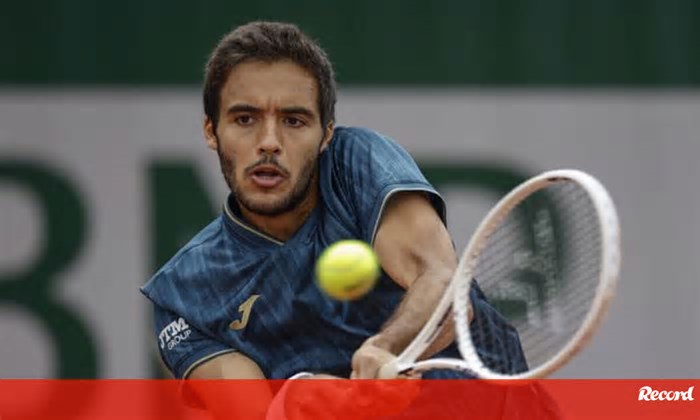 Francisco Cabral garante lugar no quadro de pares do torneio de Halle