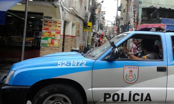 Motorista e passageiro de ônibus são baleados durante megaoperação policial no Rio