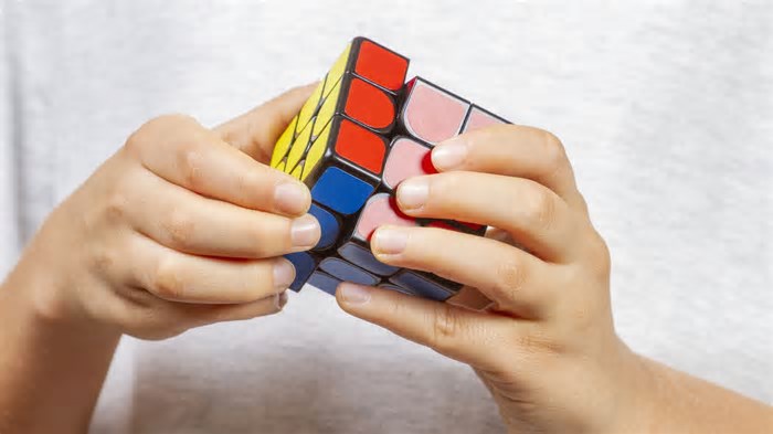 5 benefícios incríveis do cubo mágico para o cérebro após os 65 anos