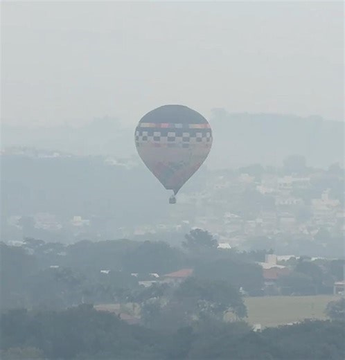 VÍDEO: balão faz pouso de emergência em Piracicaba após rasgo causado por vento forte