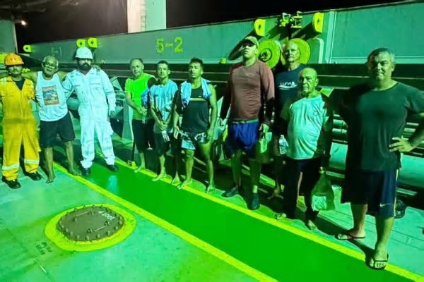 Marinha investiga naufrágio de cargueiro com destino a Noronha