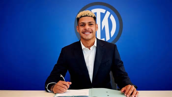 Como ex-Botafogo saiu de criticado no Brasil a reforço da vice-campeã europeia Internazionale