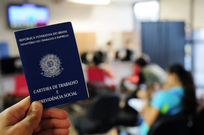 Empresas oferecem mais de 200 vagas de emprego e estágio em todo o país; confira